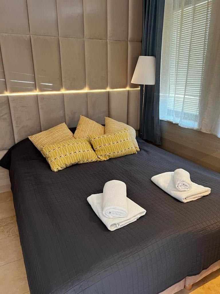 Sunnycliff Apartment Ревал Екстериор снимка