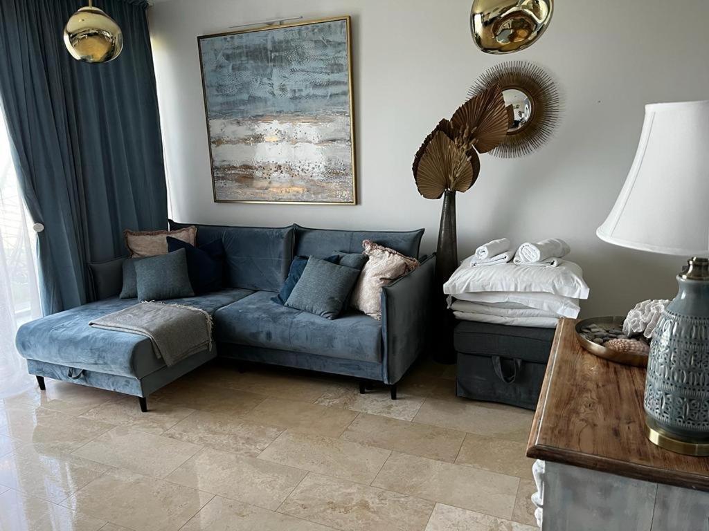Sunnycliff Apartment Ревал Екстериор снимка